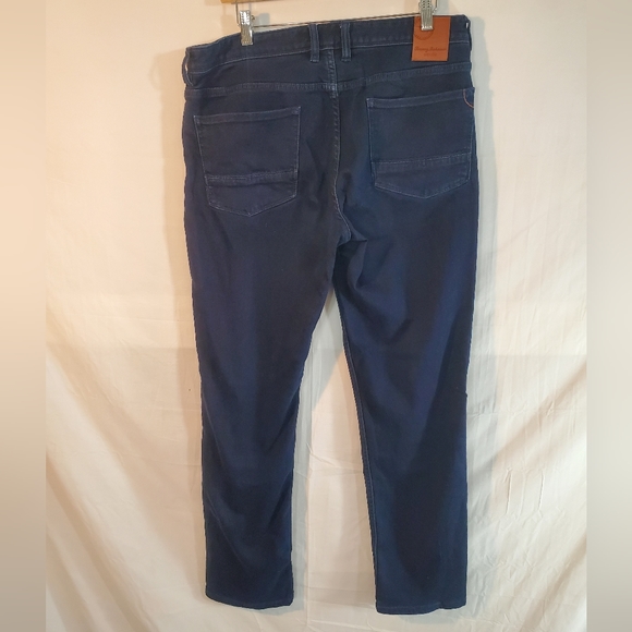 Tommy Bahama Men's Dark Wash Blue Jeans Size 34 x 32 - Picture 2 of 6